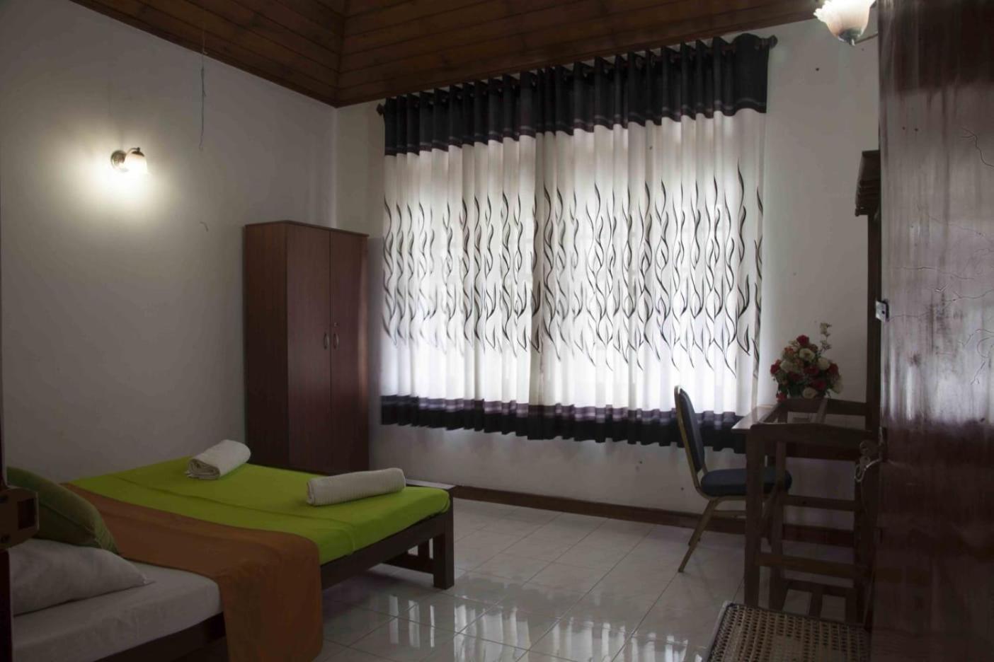 Antique Tourists Lodge 캔디 외부 사진
