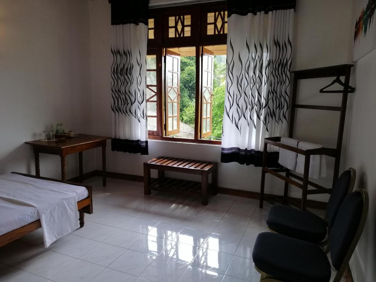 Antique Tourists Lodge 캔디 외부 사진