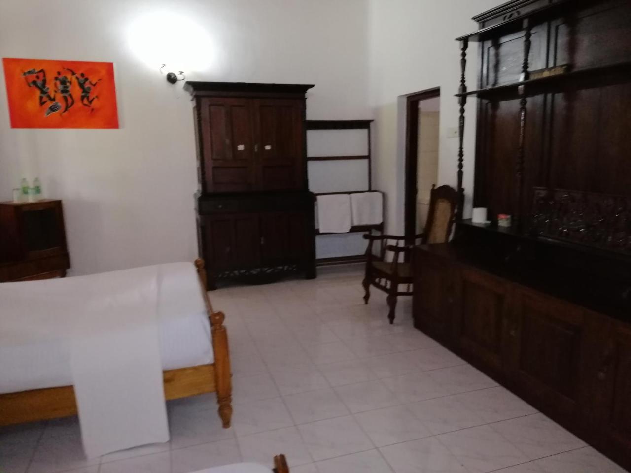 Antique Tourists Lodge 캔디 외부 사진