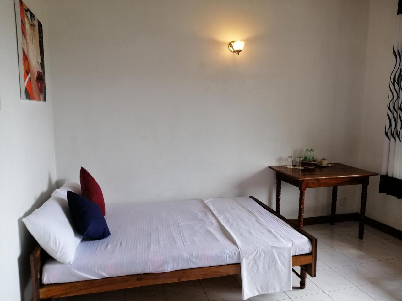 Antique Tourists Lodge 캔디 외부 사진