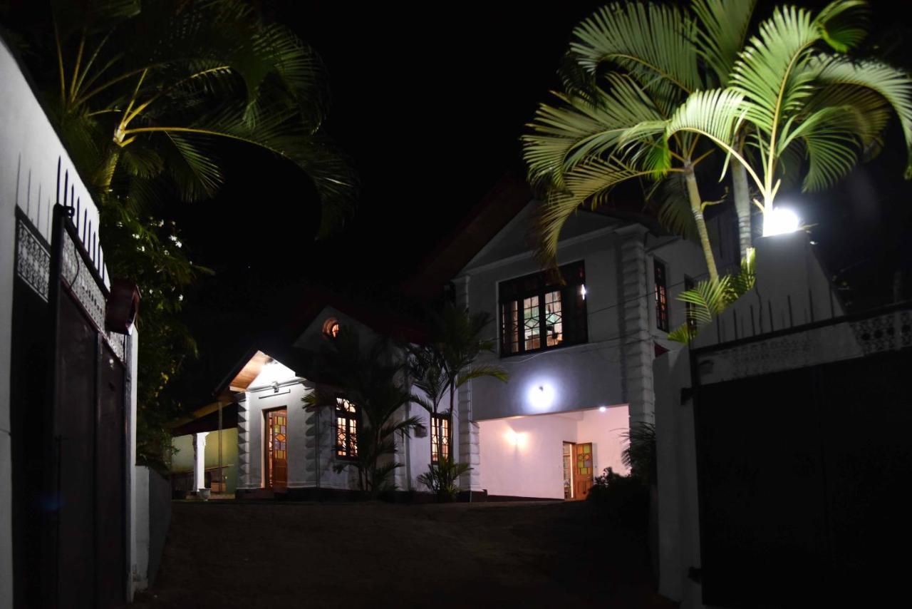 Antique Tourists Lodge 캔디 외부 사진