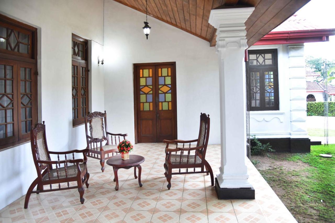 Antique Tourists Lodge 캔디 외부 사진